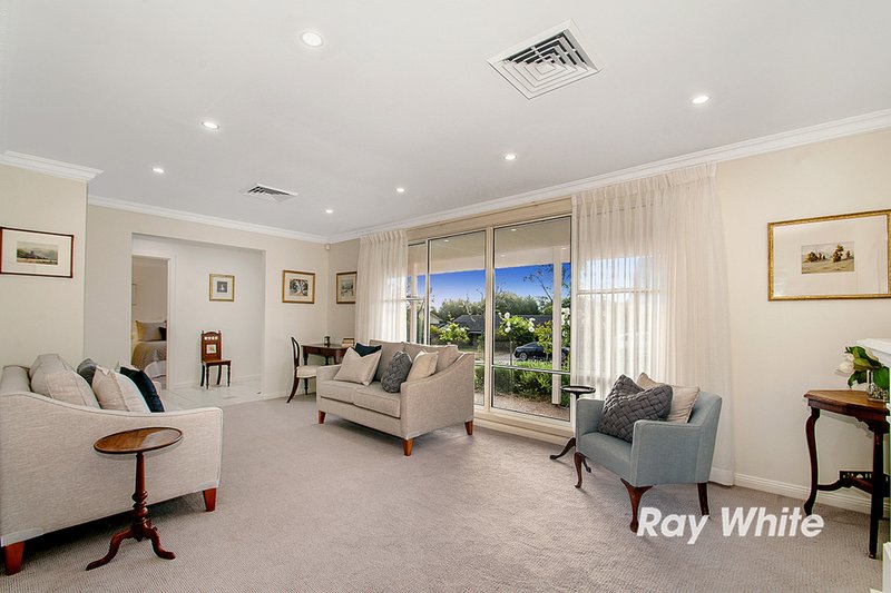 Photo - 98 Fishburn Crescent, Castle Hill NSW 2154 - Image 9