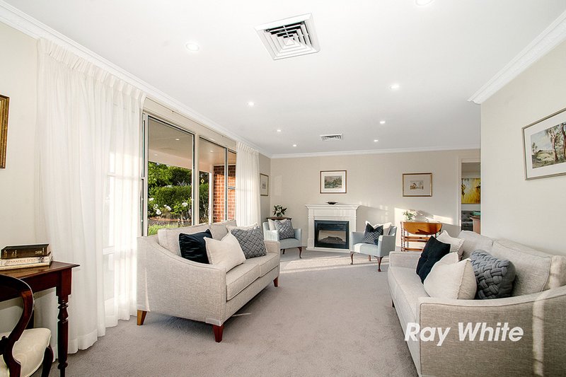 Photo - 98 Fishburn Crescent, Castle Hill NSW 2154 - Image 10