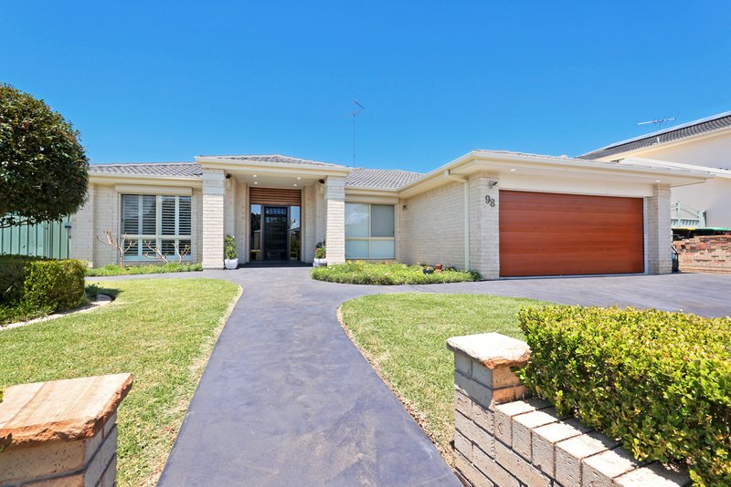 98 Glengarry Drive, Glenmore Park NSW 2745