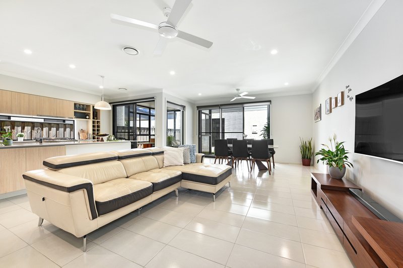 Photo - 98 Greenbank Drive, Blacktown NSW 2148 - Image 10