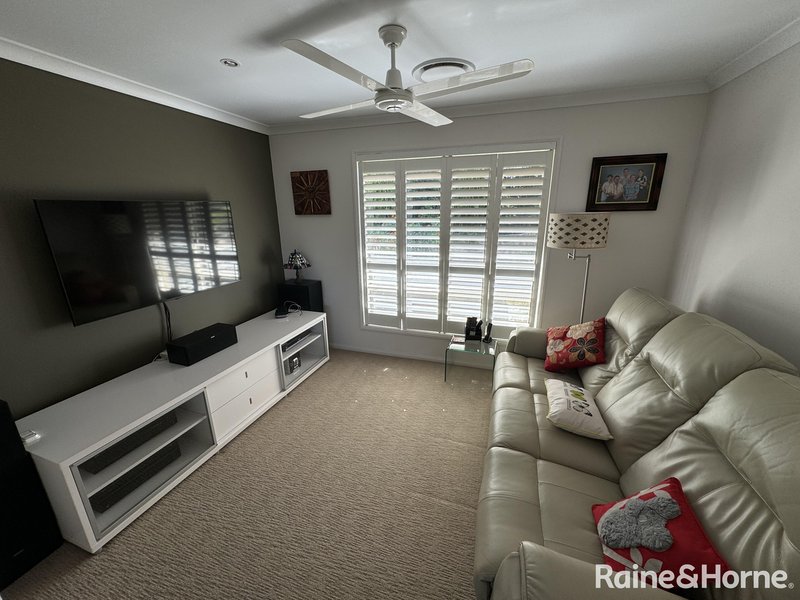 Photo - 98 Hicken Way, Nanango QLD 4615 - Image 12