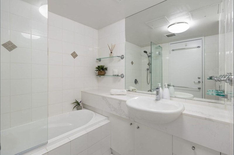 Photo - 98 Holman Street, Kangaroo Point QLD 4169 - Image 7