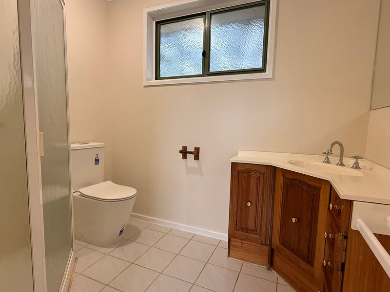 Photo - 98 James Cook Drive, Endeavour Hills VIC 3802 - Image 7