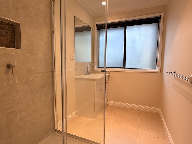 Photo - 98 James Cook Drive, Endeavour Hills VIC 3802 - Image 10