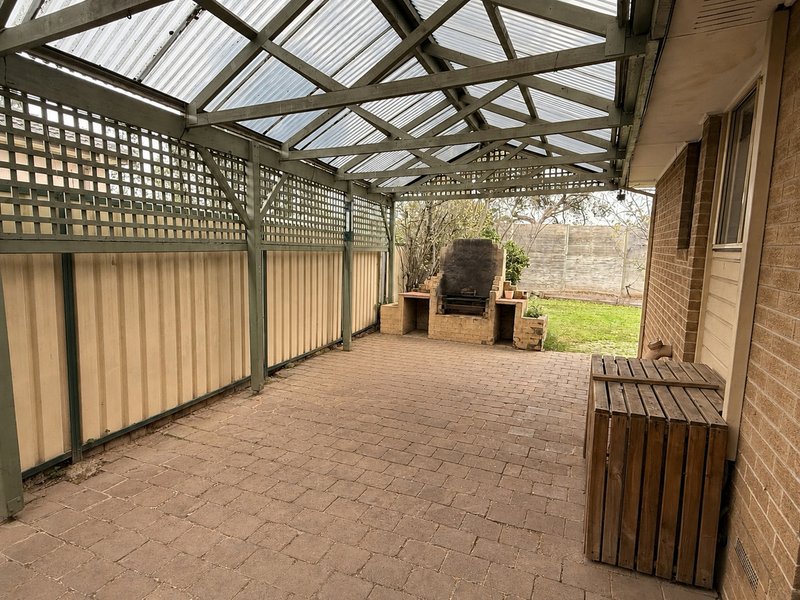 Photo - 98 James Cook Drive, Endeavour Hills VIC 3802 - Image 13