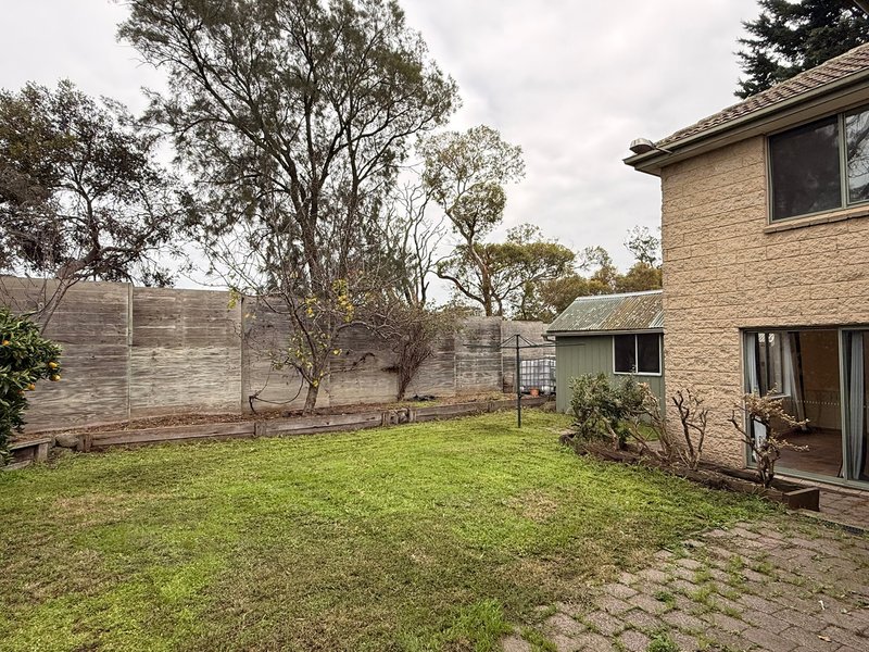 Photo - 98 James Cook Drive, Endeavour Hills VIC 3802 - Image 14