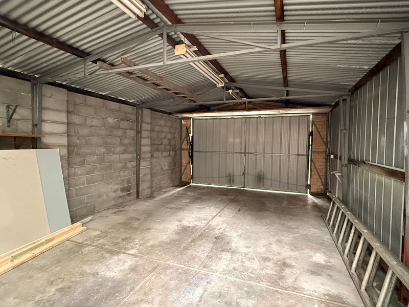 Photo - 98 James Cook Drive, Endeavour Hills VIC 3802 - Image 15