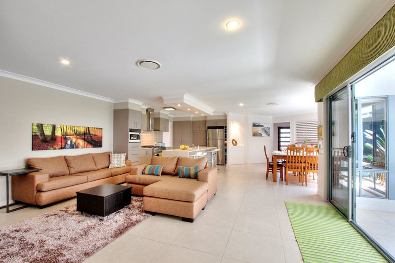 Photo - 98 John Markwell Parade, Daisy Hill QLD 4127 - Image 2