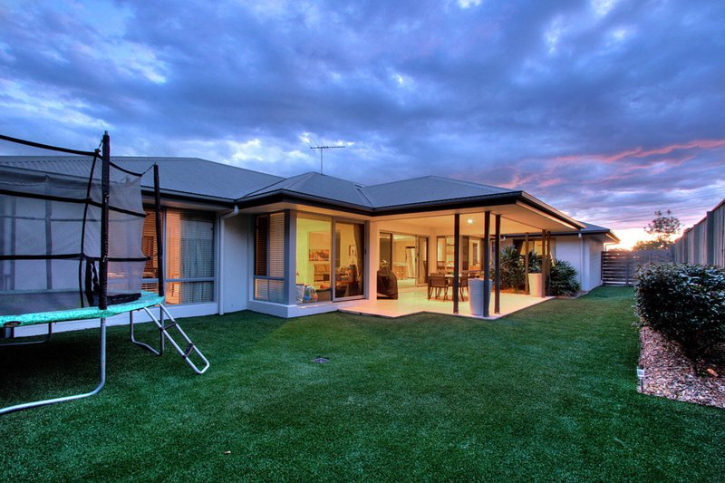 Photo - 98 John Markwell Parade, Daisy Hill QLD 4127 - Image 10