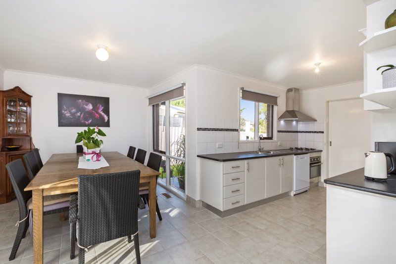 Photo - 98 Kelletts Road, Rowville VIC 3178 - Image 2