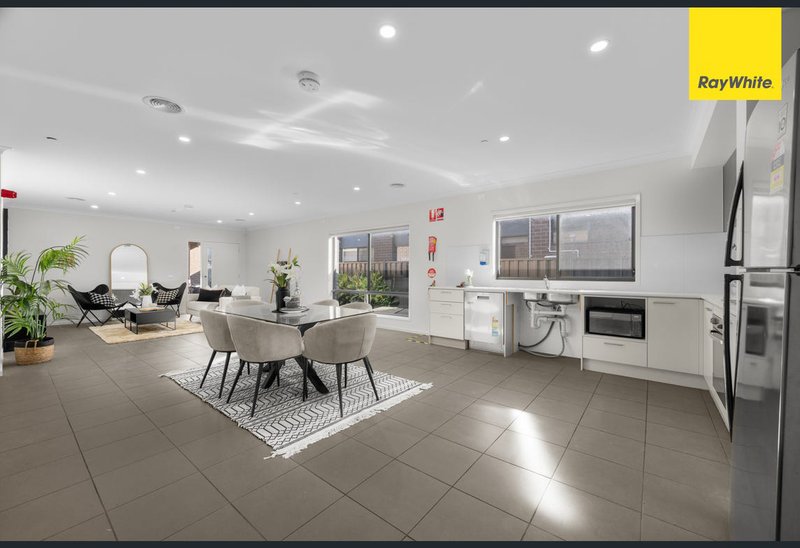 Photo - 98 Lancers Drive, Harkness VIC 3337 - Image 10
