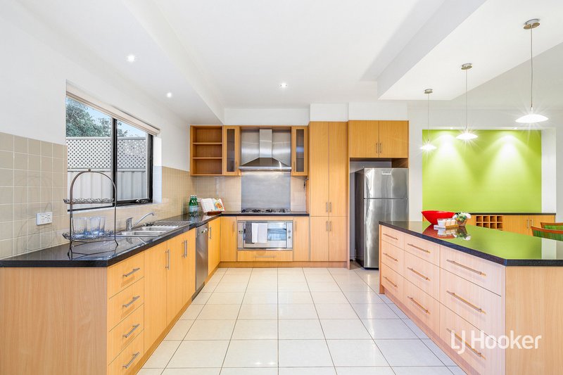 Photo - 98 Lennon Boulevard, Point Cook VIC 3030 - Image 4