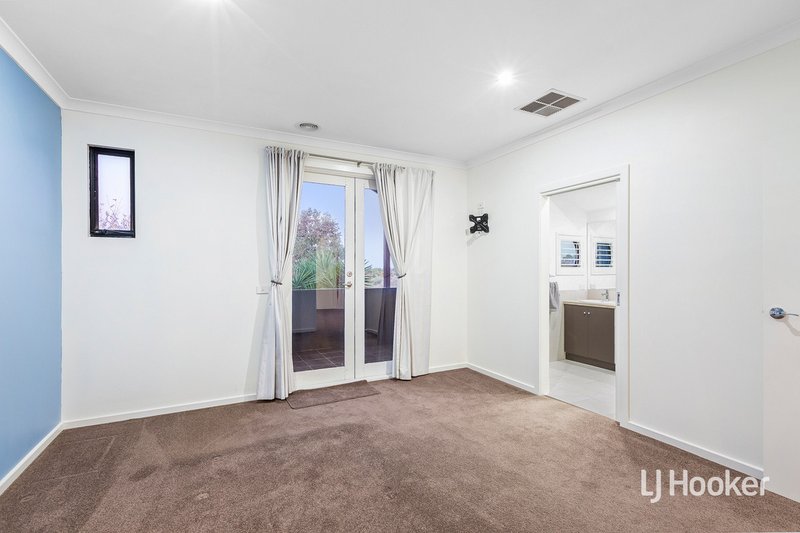 Photo - 98 Lennon Boulevard, Point Cook VIC 3030 - Image 8