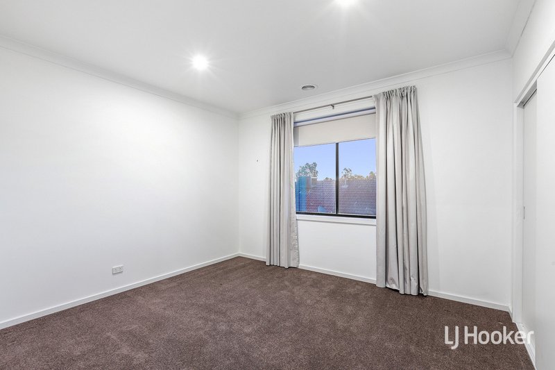 Photo - 98 Lennon Boulevard, Point Cook VIC 3030 - Image 11