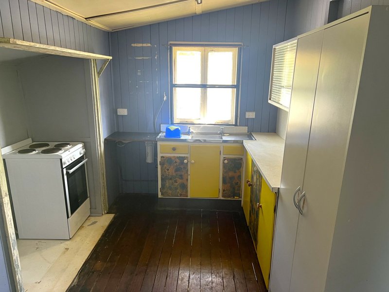 Photo - 98 Mackenzie Street, Wondai QLD 4606 - Image 5