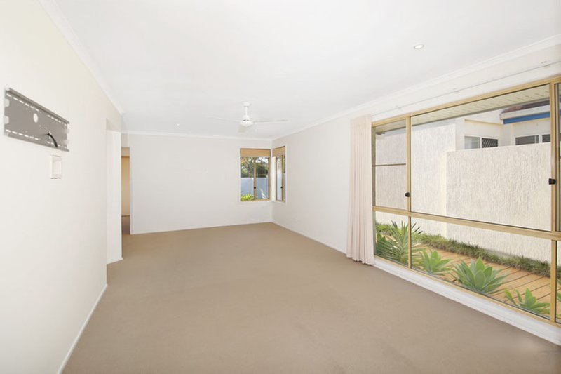 Photo - 98 Maroochy Waters Drive, Maroochydore QLD 4558 - Image 5