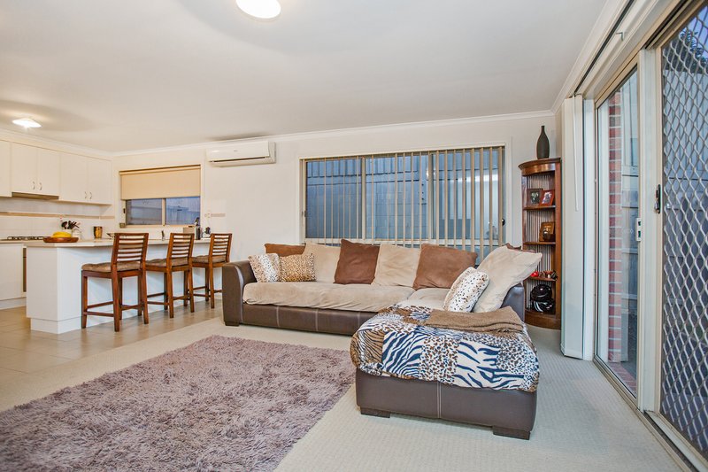 Photo - 9/8 Mcclenaghan Place, Pakenham VIC 3810 - Image 5