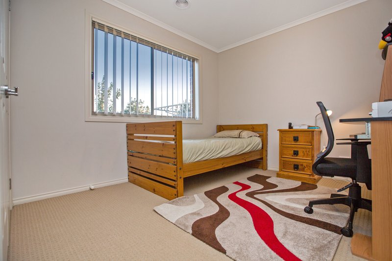 Photo - 9/8 Mcclenaghan Place, Pakenham VIC 3810 - Image 11