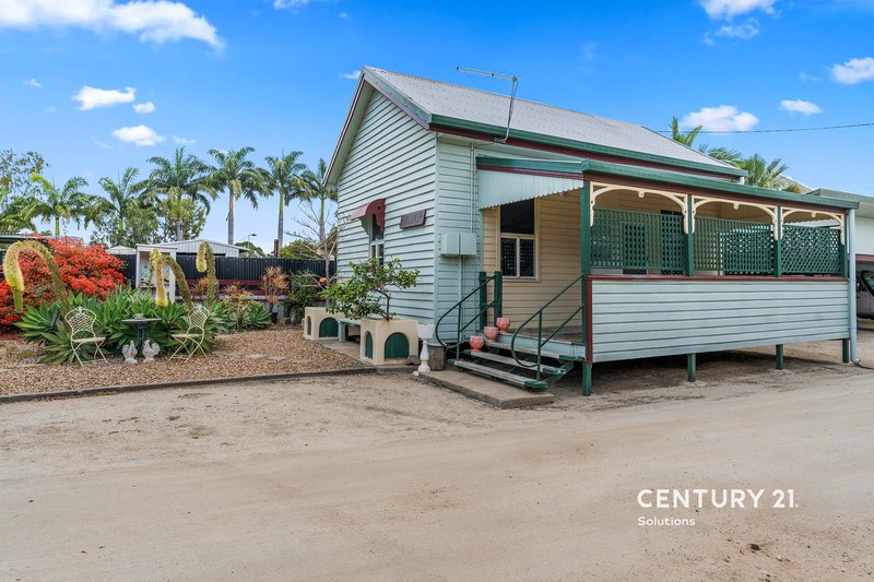 Photo - 98 Middle Road, Gracemere QLD 4702 - Image 12