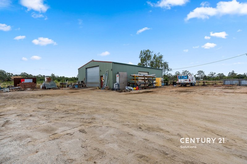 Photo - 98 Middle Road, Gracemere QLD 4702 - Image 16