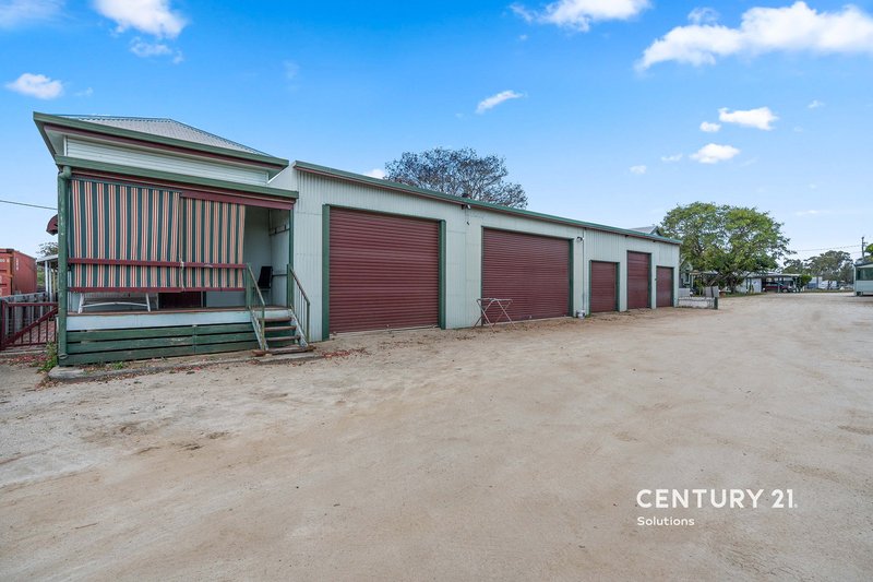 Photo - 98 Middle Road, Gracemere QLD 4702 - Image 17