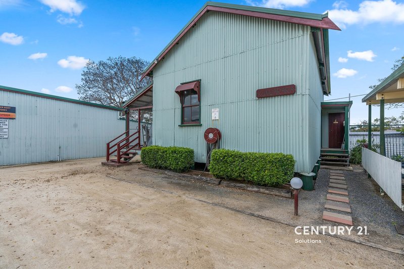 Photo - 98 Middle Road, Gracemere QLD 4702 - Image 18