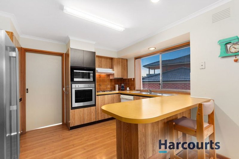 Photo - 98 Milpera Crescent, Wantirna VIC 3152 - Image 3