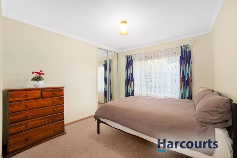 Photo - 98 Milpera Crescent, Wantirna VIC 3152 - Image 5