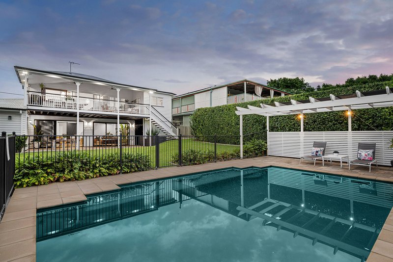 98 Morehead Avenue, Norman Park QLD 4170