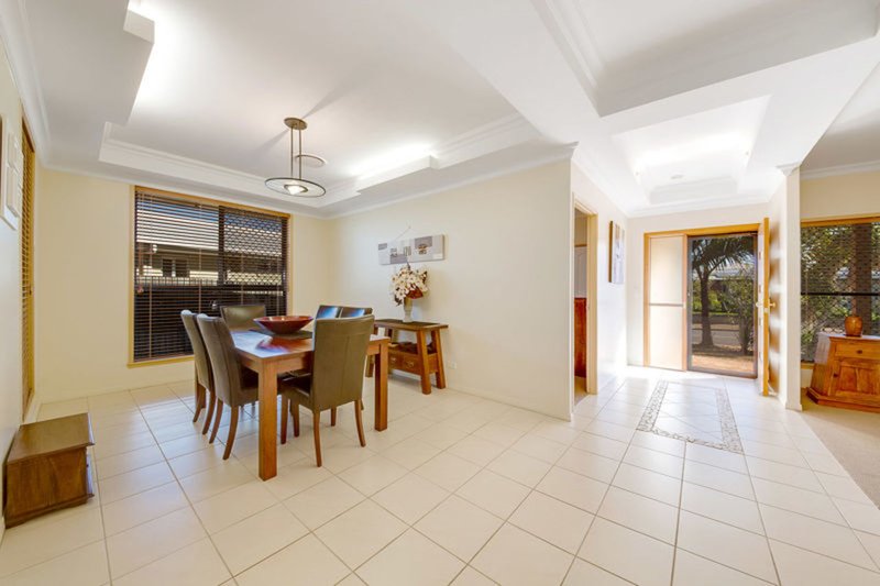 Photo - 98 Penda Ave , New Auckland QLD 4680 - Image 5