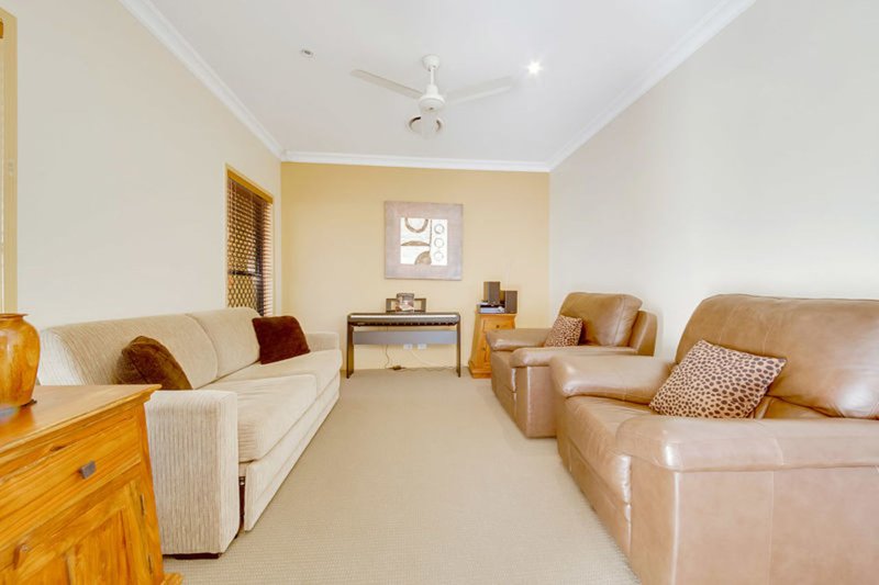 Photo - 98 Penda Ave , New Auckland QLD 4680 - Image 7