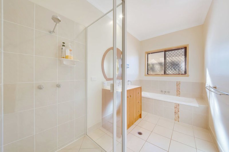 Photo - 98 Penda Ave , New Auckland QLD 4680 - Image 12