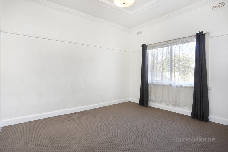 Photo - 98 Raleigh Road, Maribyrnong VIC 3032 - Image 4