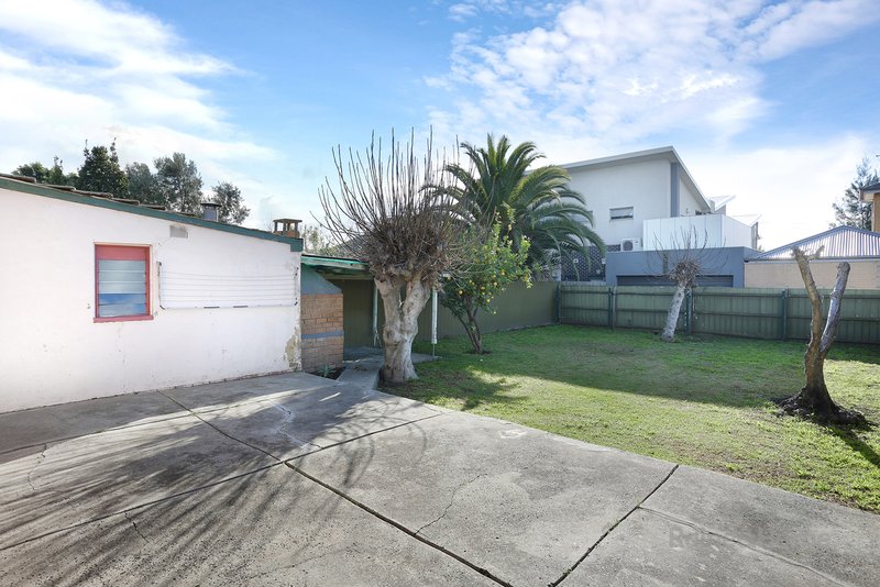 Photo - 98 Raleigh Road, Maribyrnong VIC 3032 - Image 7