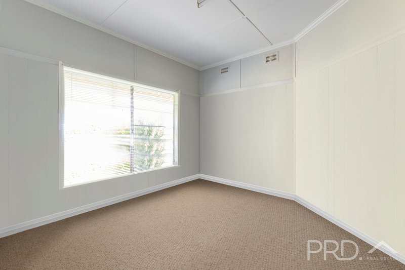 Photo - 98 Russell Street, Tumut NSW 2720 - Image 6