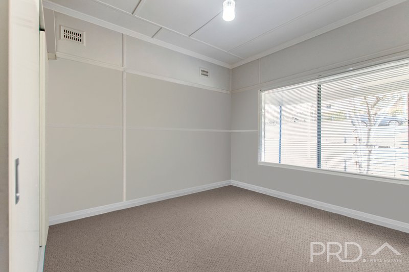 Photo - 98 Russell Street, Tumut NSW 2720 - Image 7