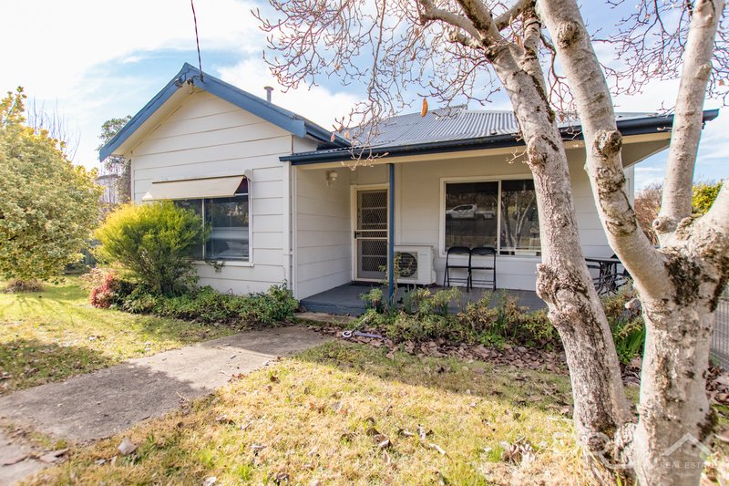 Photo - 98 Russell Street, Tumut NSW 2720 - Image 11