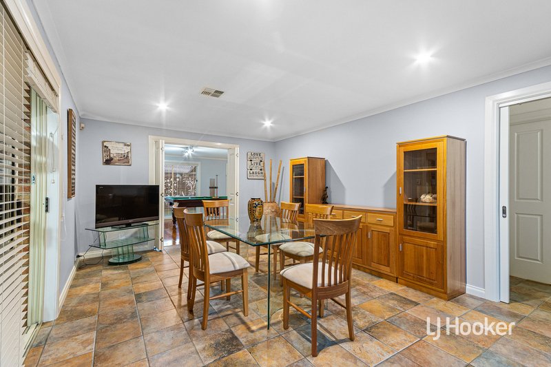 Photo - 98 Seabrook Boulevard, Seabrook VIC 3028 - Image 9