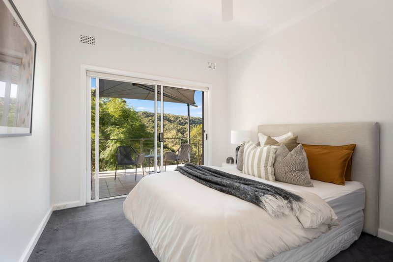 Photo - 98 Sugarloaf Crescent, Castlecrag NSW 2068 - Image 8