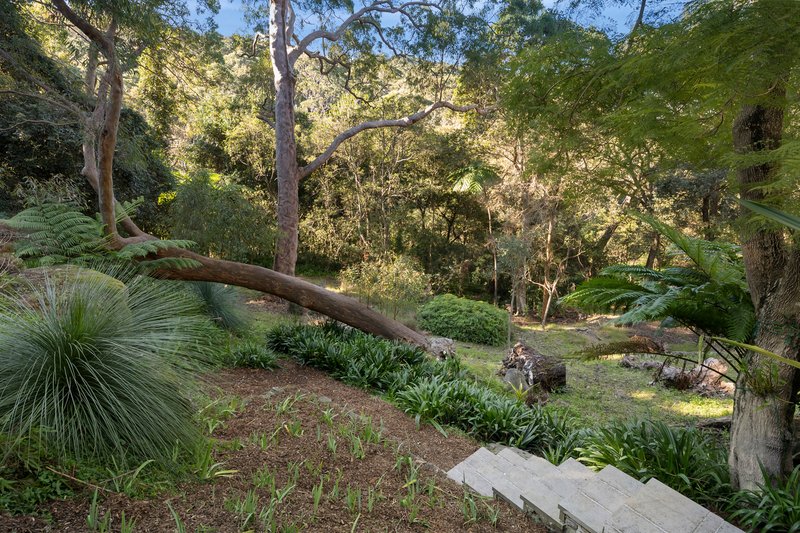 Photo - 98 Sugarloaf Crescent, Castlecrag NSW 2068 - Image 12