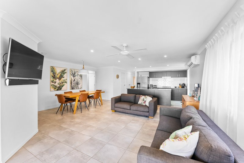 Photo - 98 Surround Street, Dakabin QLD 4503 - Image 6