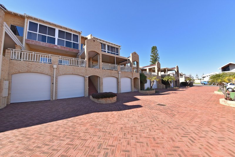 Photo - 9/8 Toulon Circle, Mindarie WA 6030 - Image 2