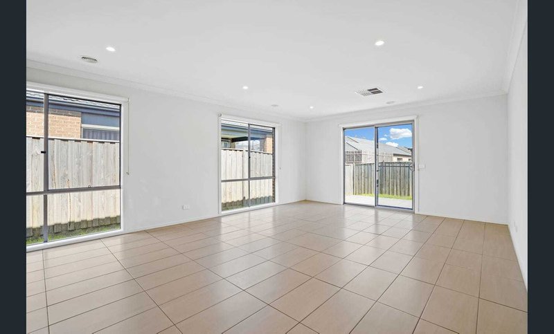 Photo - 98 Wallaroo Way, Doreen VIC 3754 - Image 2