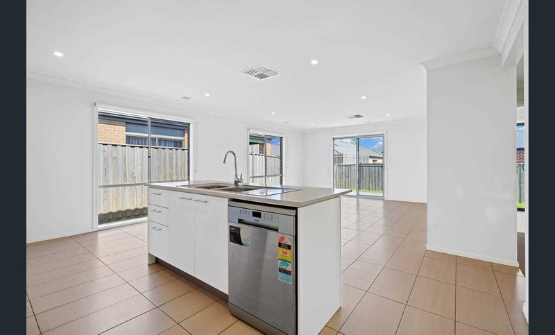 Photo - 98 Wallaroo Way, Doreen VIC 3754 - Image 6