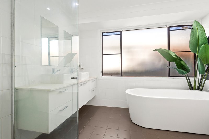 Photo - 98 Wentworth Street, Oak Flats NSW 2529 - Image 6