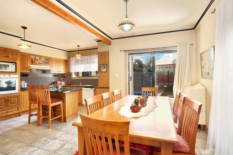 Photo - 98 Woolnough Drive, Mill Park VIC 3082 - Image 3