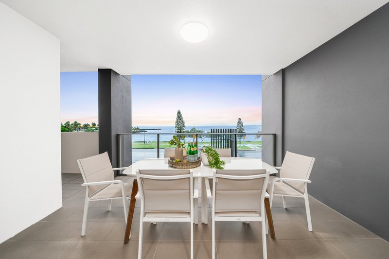 Photo - 9/80 Hornibrook Esplanade, Clontarf QLD 4019 - Image 3