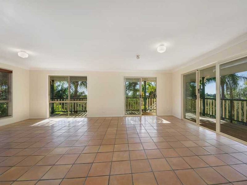 Photo - 98A Explorers Way, Highland Park QLD 4211 - Image 3