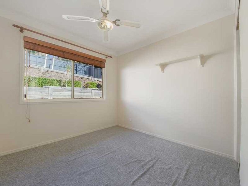 Photo - 98A Explorers Way, Highland Park QLD 4211 - Image 10