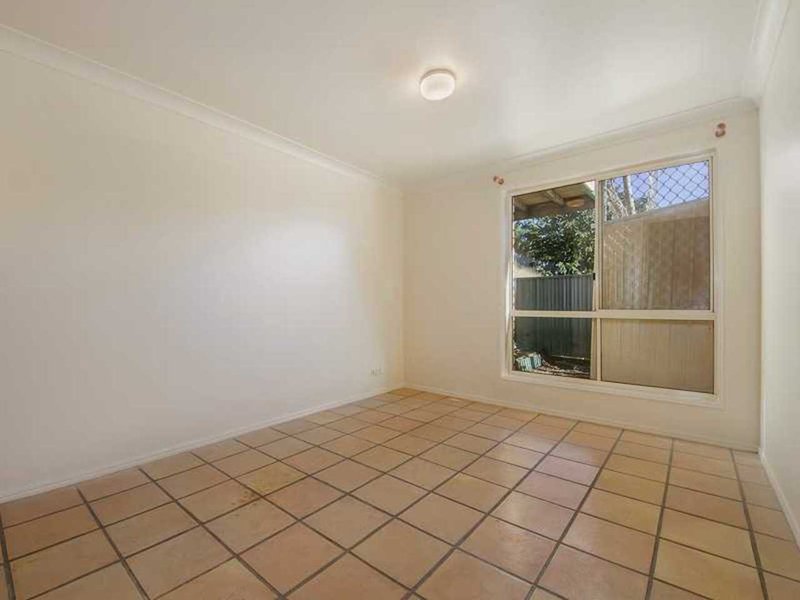 Photo - 98A Explorers Way, Highland Park QLD 4211 - Image 13